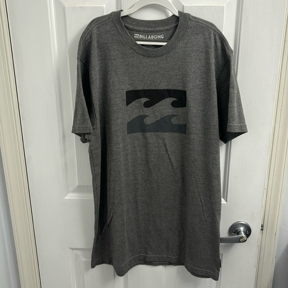 Men’s gray billabong tshirt size medium
